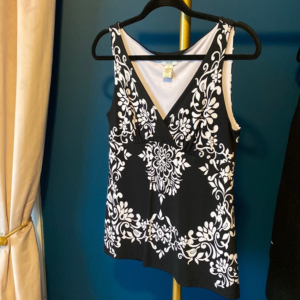 Black & White Cache Tank